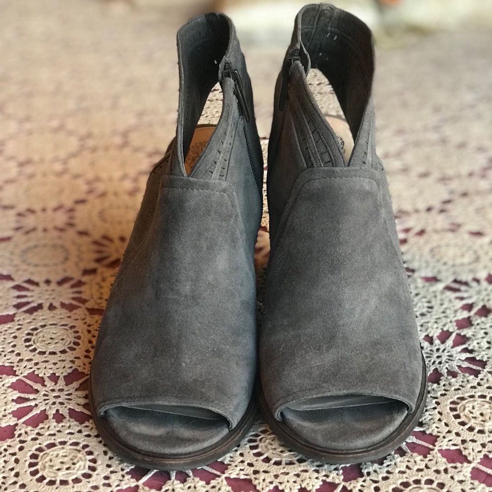 Vince Camuto booties size 11